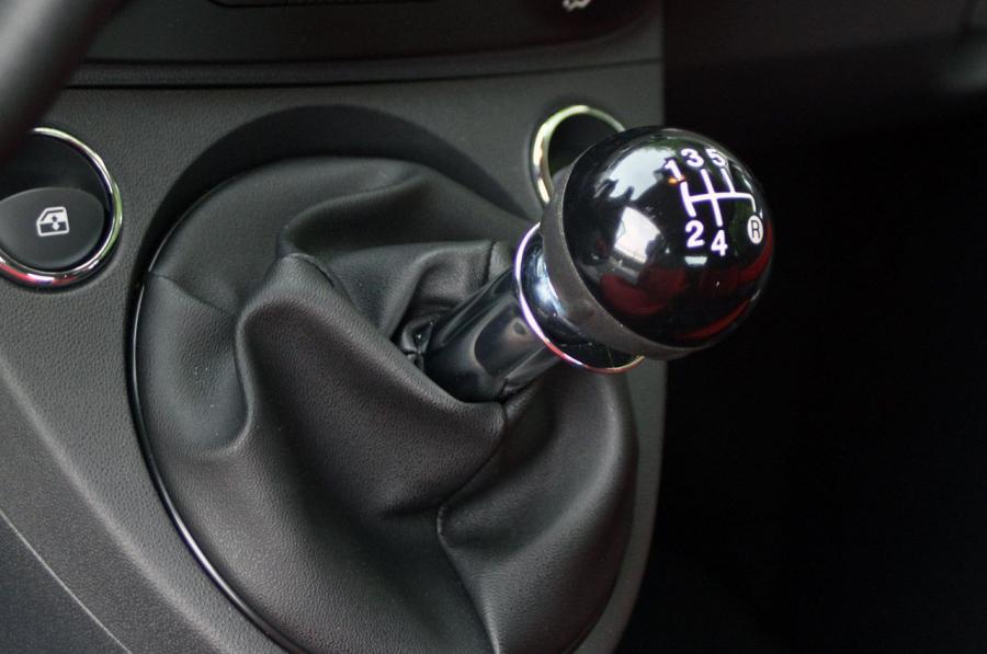  Fiat 500C 2012 года  (фото 17 из 98)